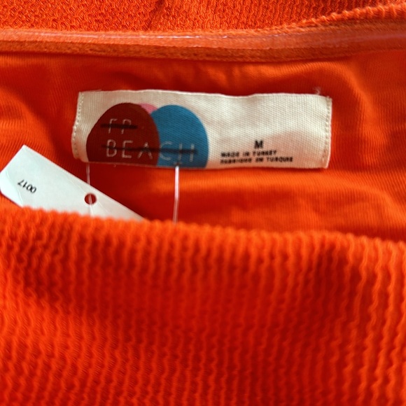 NEW Free People Bubbly Mini Dress
Statement Sleeves
Bright Orange Size M - Picture 6 of 6